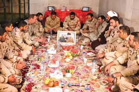 روایتی از سربازان مرزبانی که شب چله توسط خانواده&zwnj;هایشان غافل&zwnj;گیر شدند
