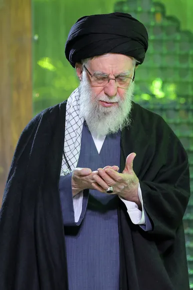 گزارش تصویری | حضور حضرت آیت‌الله خامنه‌ای در حرم مطهر حضرت امام‌خمینی (ره) در آستانه دهه فجر (۱۱ بهمن ۱۴۰۴)