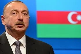 الهام علی&zwnj;اف با پرچم جمهوری آذربایجان در پایتخت قره&zwnj;باغ + عکس