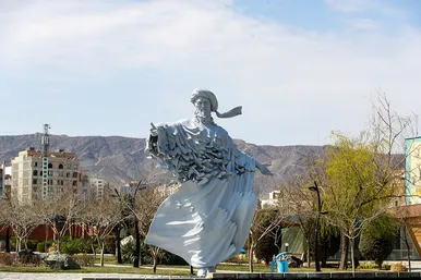 آیین رونمایی از المان «مرغ باغ ملکوت»