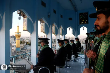 تعویض پرچم گنبد و پوش ضریح مطهر حرم رضوی همزمان با سوم ربیع الاول