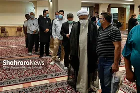 تولیت آستان قدس رضوی در صف رای دهی در حرم مطهر + عکس