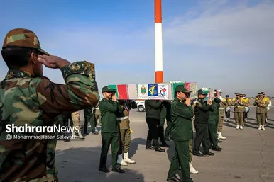 استقبال از پیکر مطهر ۱۲ شهید گمنام دفاع مقدس در فرودگاه هاشمی نژاد مشهد