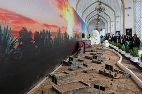 استقبال زائران و مجاوران بارگاه رضوی از نمایشگاه &laquo;در آستان بقیع&raquo;
