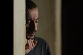 موضوع فیلم «شب، داخلی، دیوار» درباره چیست؟