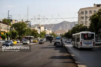 گزارش تصویری | جمع‌آوری نرده‌های بی‌آرتی خیابان امام رضا(ع) به منظور ایمن‌سازی مسیر تشییع پیکر رهبر شهید در مشهد