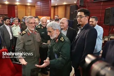 مراسم رونمایی از تقریظ رهبر انقلاب بر کتاب 