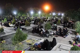 آیین شبهای قدر در گلزار مطهر شهدای آرامستان بهشت امام رضا (ع) مشهد