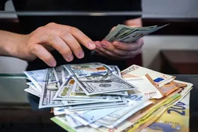 نوسان دلار در بازار مشهد در کانال ۲۲۶ هزار تومان (۱۵ شهریور ۱۴۰۵)