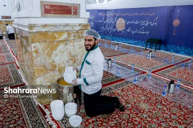 مراسم افطاری در حرم امام‌رضا(ع)