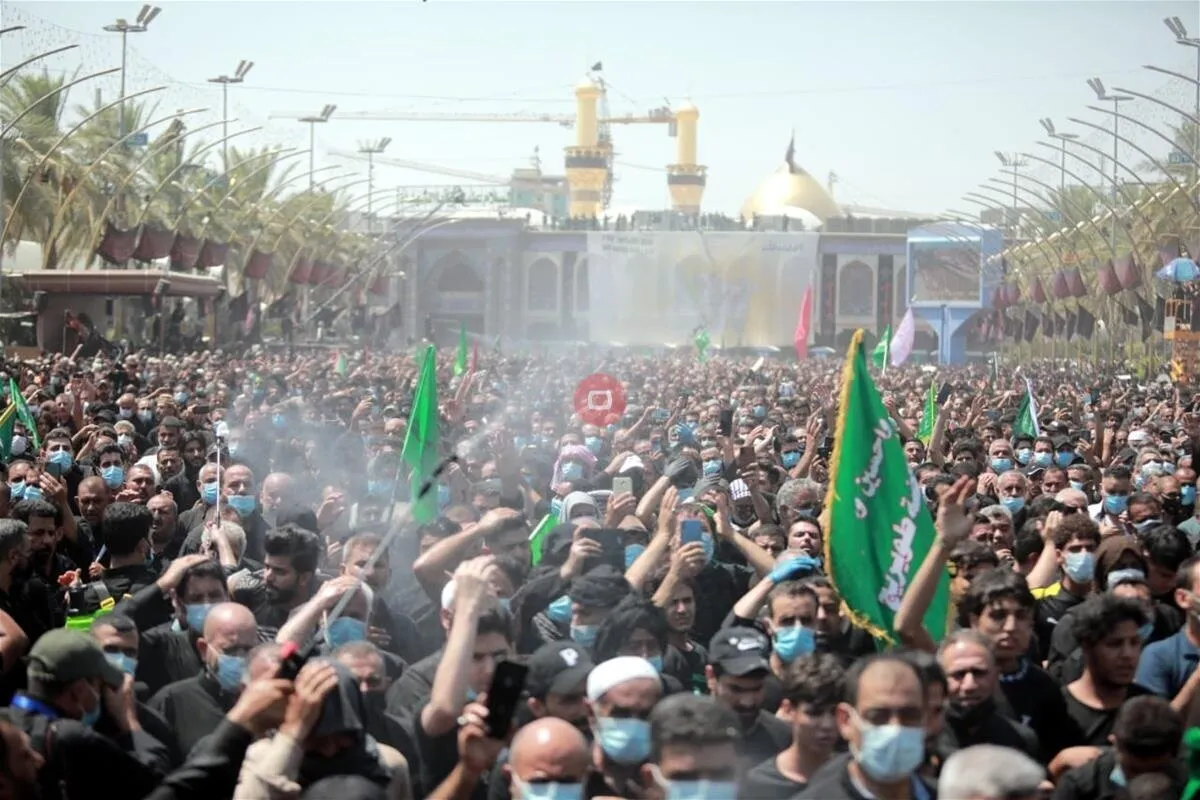 خادمان حرمین امام‌حسین(ع) و حضرت‌عباس(ع) مهیای میزبانی دسته عزاداری طویریج در روز عاشورا + فیلم