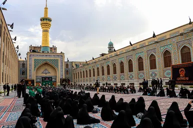 آئین اذن عزای حسینی و تعویض پرچم گنبد حرم مطهر رضوی