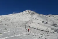 ویدئو| دماوندِ استوار در آغوش زمستان