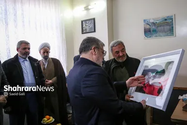 گزارش تصویری | دیدار شهردار مشهد مقدس با خانواده شهید «عیسی علیپور»