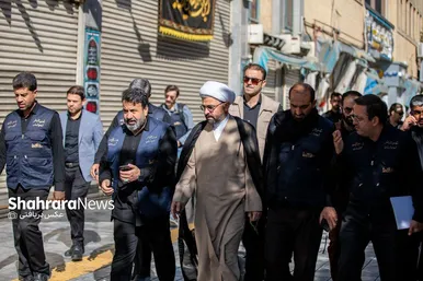 عکس| بازدید رئیس و جمعی از اعضای شورای اسلامی شهر مشهد از ایستگاه‌های استقبال زائران
