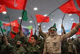مجتمع آیه&zwnj;های مشهد میزبان اجتماع بسیجیان | تجلی همبستگی در رقص پرچم&zwnj;ها