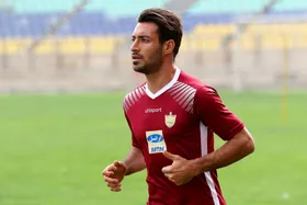 ویدئو اخراج شجاع خلیل&zwnj;زاده مقابل امارات و رد شدن توسط VAR