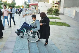ویدئو | وضعیت اسف بار معلولان در نمایشگاه هفته بهزیستی