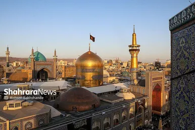 عکس‌هایی از مراسم تعویض پرچم گنبد حرم امام رضا (ع) (۱۷ شهریور ۱۴۰۳)