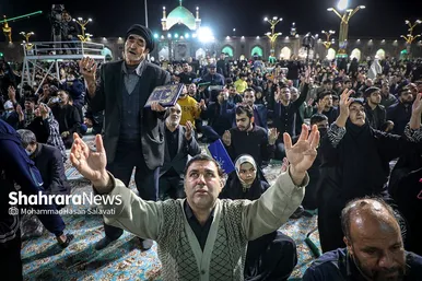 مراسم احیاء شب ۱۹ ماه رمضان در حرم مطهر رضوی