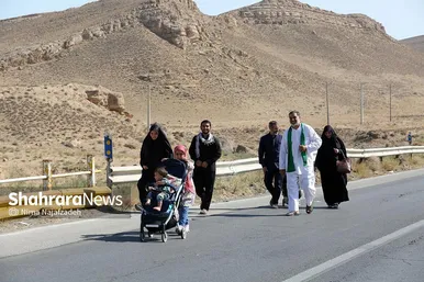 زائران پیاده حرم امام رضا (ع)