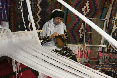برپایی دو نمایشگاه تخصصی در حوزه صنایع دستی و ورزش