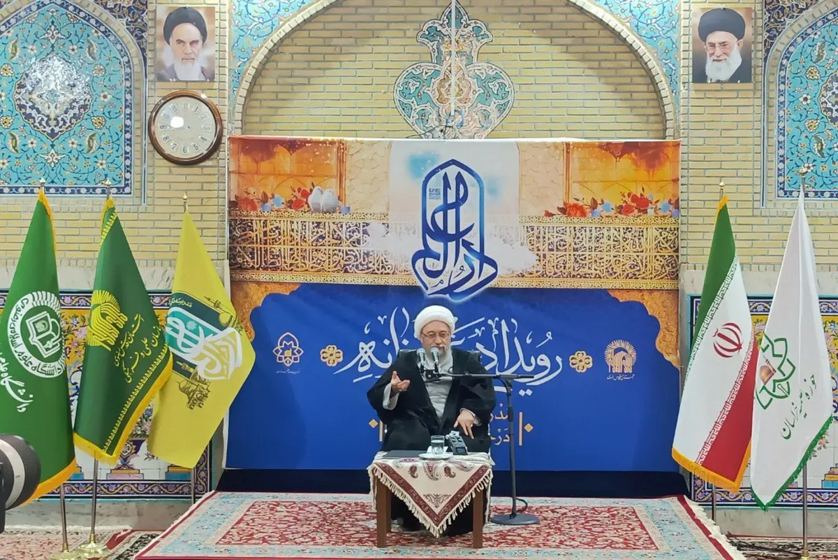 آملی لاریجانی: هزینه استقلال را می‌پردازیم تا عزت خود را حفظ کنیم