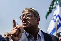 وزیر امنیت رژیم صهیونیستی: رسانه‌ها پخش زنده موشک باران ایران را متوقف کنند