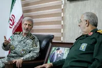 سرلشکر حاتمی در دیدار با فرمانده کل سپاه: ارتش و سپاه دوشادوش هم برای امنیت و اقتدار ایران تلاش می‌کنند