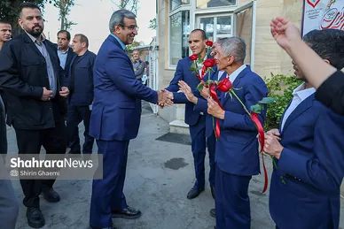 گزارش تصویری | آیین اهدای ۳۰۰ دستگاه ویلچر و بسته تحصیلی به معلولان و دانش‌آموزان تحت پوشش بهزیستی خراسان رضوی