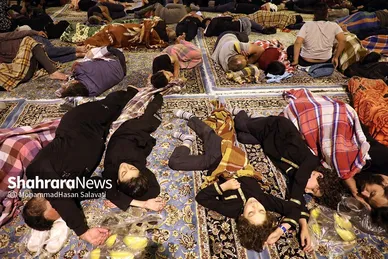 اسکان شبانه زائران در اطراف حرم مطهر رضوی