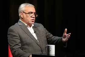 فتح&zwnj;الله&zwnj;زاده: بعضی داوران روی علایق رنگی سوت می&zwnj;زنند
