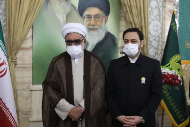 عکس‌هایی از شهید مالک رحمتی در حرم امام‌رضا(ع)