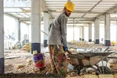 دیوار کوتاه کارگران ساختمانی در برابر بیمه تأمین اجتماعی