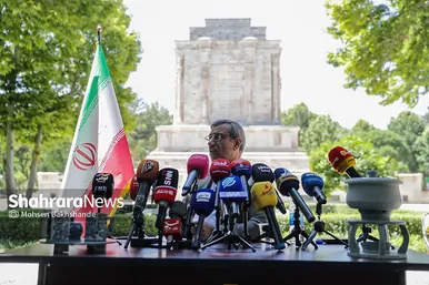 گزارش تصویری | نشست خبری استاندار خراسان رضوی در آرامگاه فردوسی