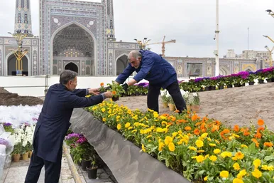 گل‌آرایی حرم مطهر رضوی در آستانه عید نوروز