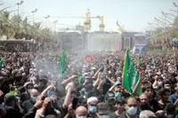 خادمان حرمین امام‌حسین(ع) و حضرت‌عباس(ع) مهیای میزبانی دسته عزاداری طویریج در روز عاشورا + فیلم