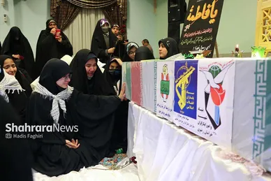تشییع شهید گمنام در جمع دختران مدرسه امام رضا(ع) در مشهد