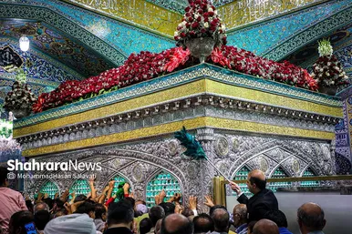 مراسم تعویض پرچم گنبد و پوش ضریح حرم مطهر ثامن الحجج (ع)