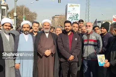 عکس‌هایی از حضور مهاجران افغانستانی در راهپیمایی ۲۲ بهمن ۱۴۰۲