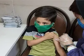 واکسیناسیون دانش&zwnj;آموزان مشهد در انتظار تامین واکسن