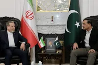 گفت‌وگوی تلفنی عراقچی و عاصم منیر | گمانه‌زنی‌ها درباره احتمال سفر فرمانده ارتش پاکستان به ایران