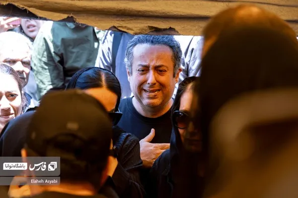 خاکسپاری مادر داریوش فرضیایی برگزار شد + تصاویر