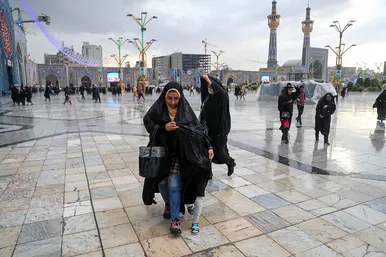 گلباران حرم مطهر رضوی در شب میلاد امام رضا(ع)