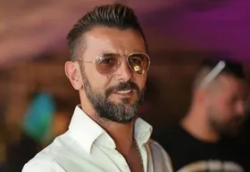 ویدئو | جشن تولد و سورپرایز &laquo;امین حیایی&raquo; در تمرین نمایش