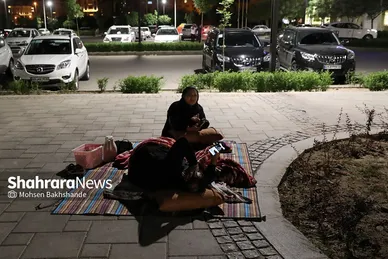 حضور مردم مشهد در خیابان پس از وقوع زلزله