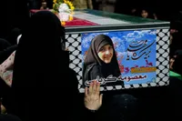 ترجمه عربی «پیوند اشک و لبخند» درباره شهیده کرباسی منتشر شد