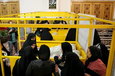 ضیافت افطار در بارگاه رضوی 