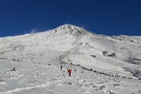 ویدئو| دماوندِ استوار در آغوش زمستان