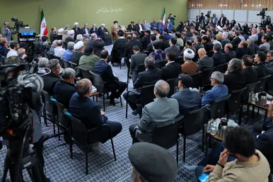 دیدار جمعی از شاعران و اهالی فرهنگ و ادب فارسی با رهبر انقلاب